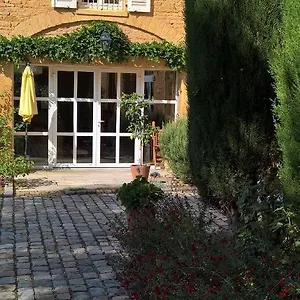 https://le-clos-des-pierres-dorees.hotels-rhonealpes.com